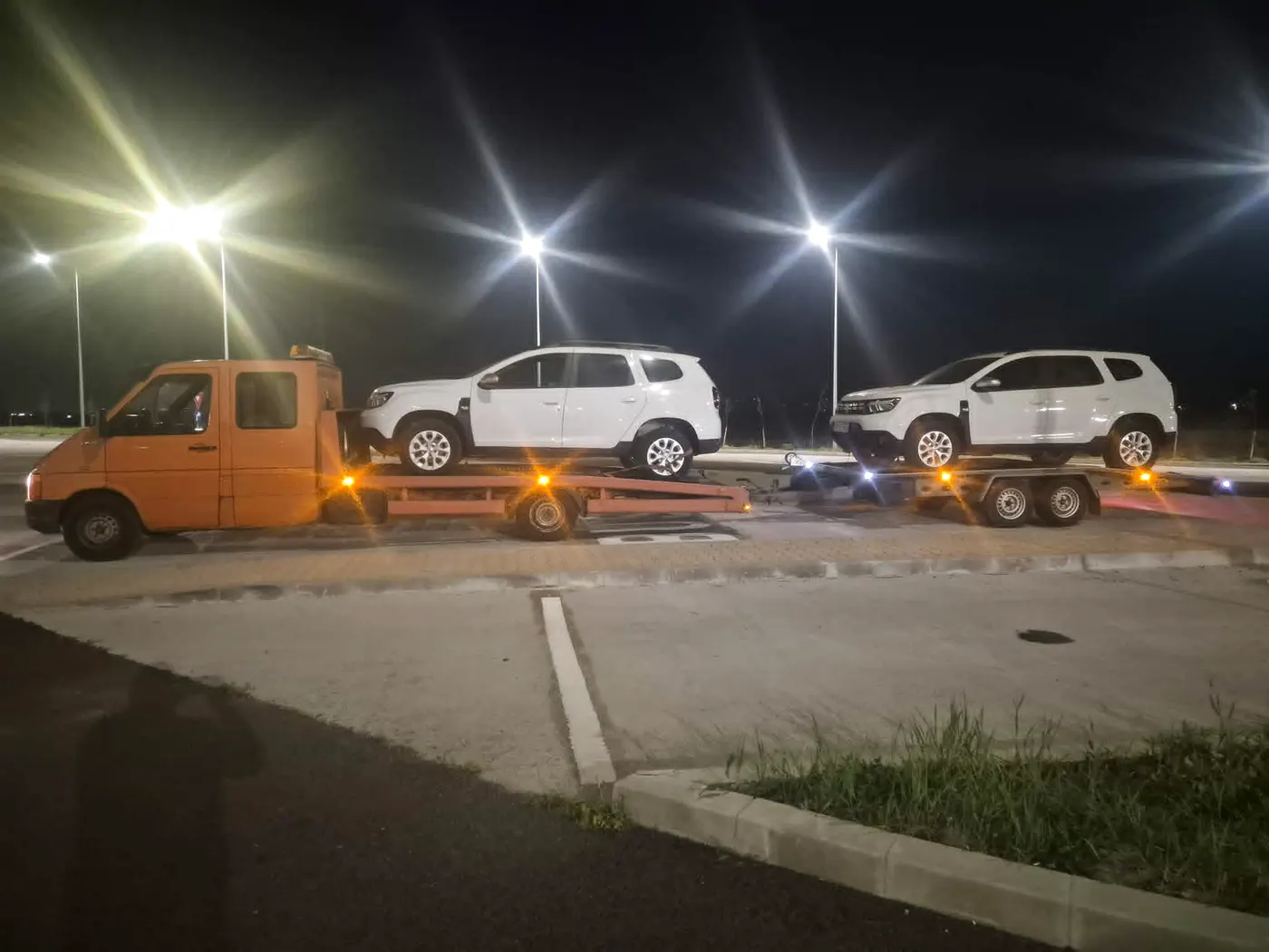 ASI TRANS transporting two cars on flatbed and trailer